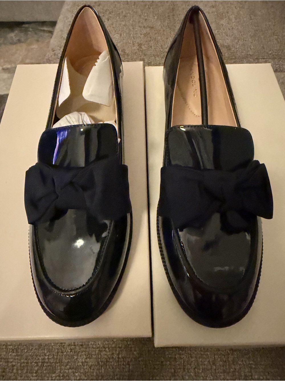 NIB Bandolino Navy Patent Bow Loafers for Women - Shiny Slip-On Flats